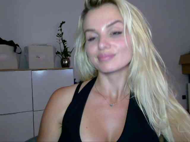 CorneliaSweet Live Webcam on BongaCams