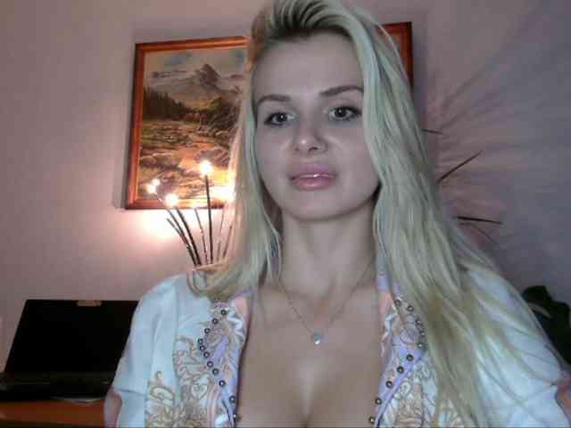 Model: CorneliaSweet