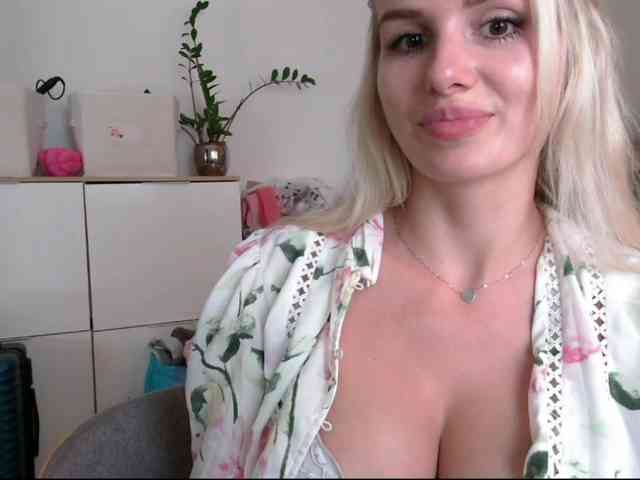 CorneliaSweet webcam