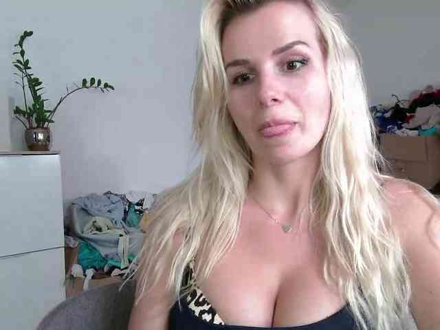 CorneliaSweet webcam