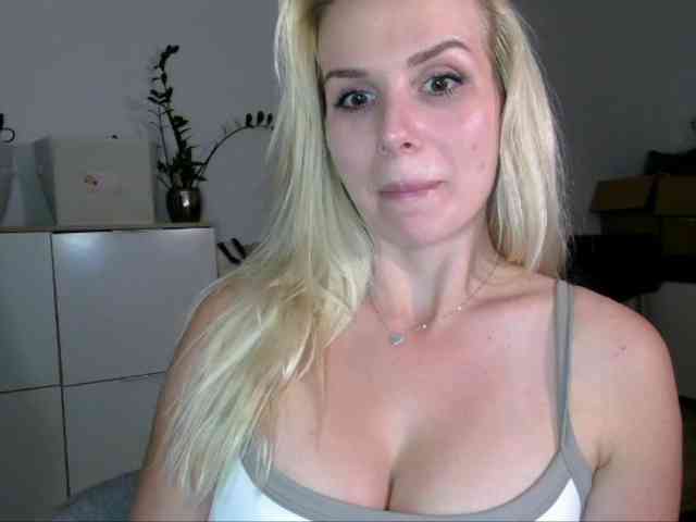CorneliaSweet webcam
