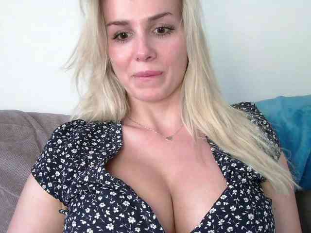 CorneliaSweet webcam