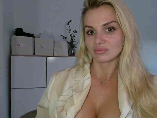 CorneliaSweet webcam