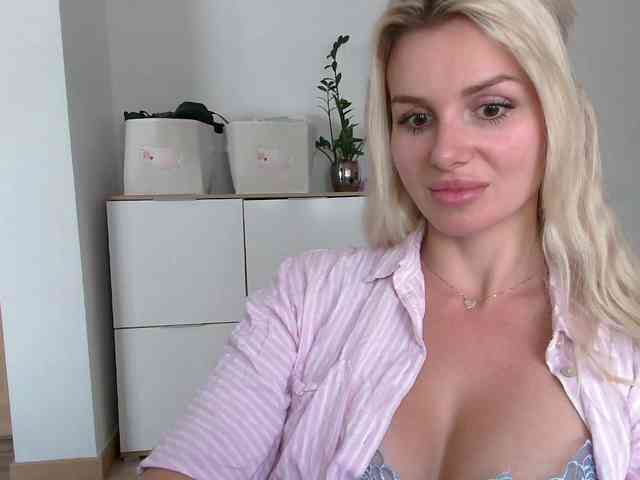 CorneliaSweet webcam