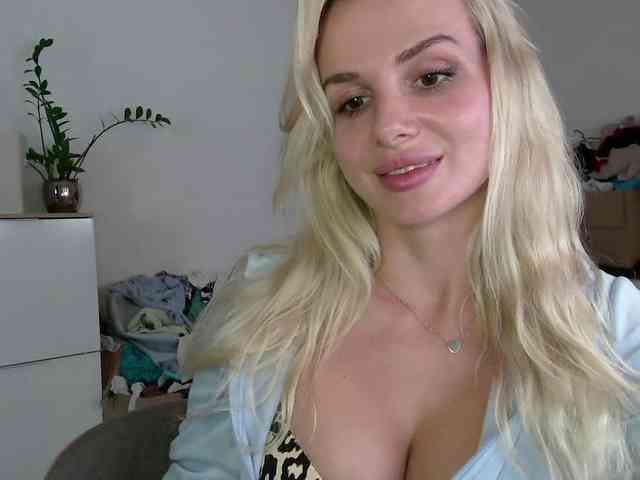 CorneliaSweet webcam