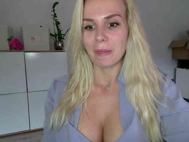 CorneliaSweet webcam