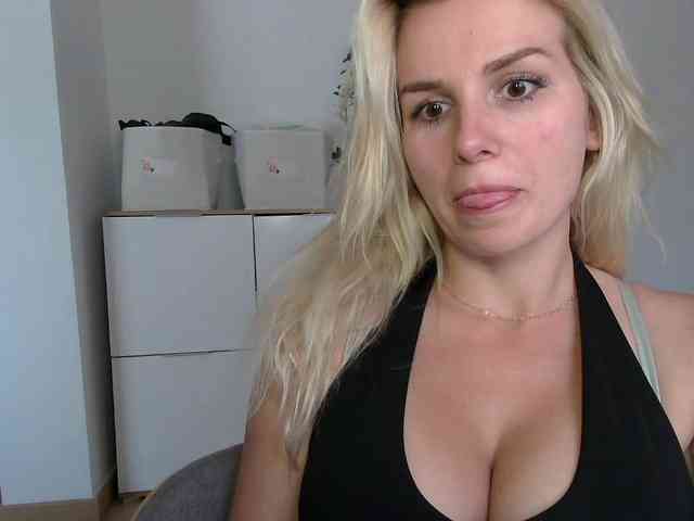 CorneliaSweet webcam