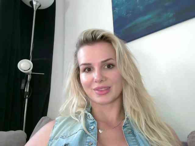 CorneliaSweet webcam