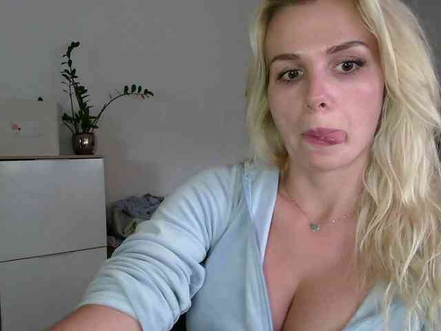 CorneliaSweet webcam
