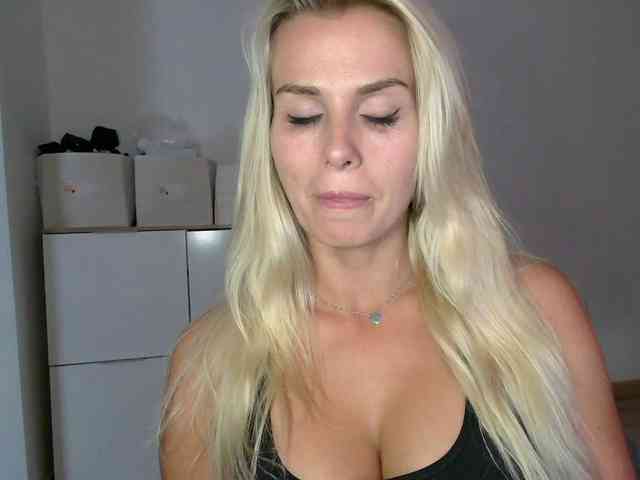 CorneliaSweet webcam