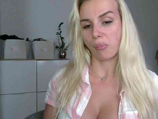 CorneliaSweet webcam