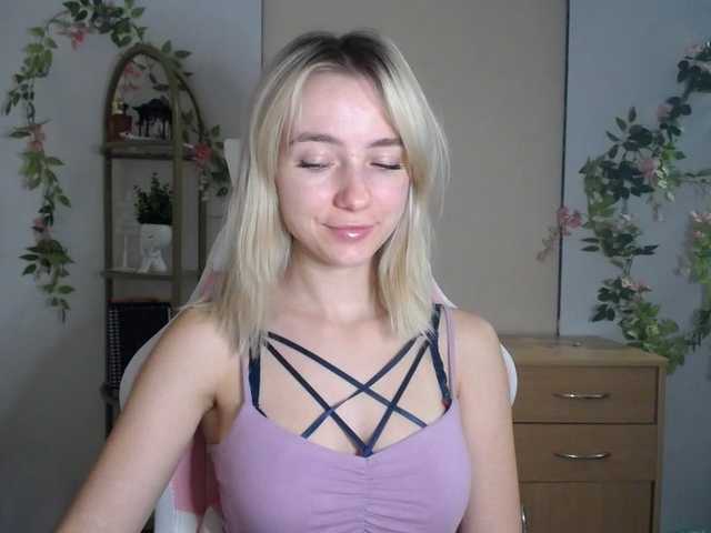 LuciaGlow live cam on BongaCams