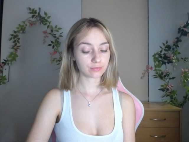 LuciaGlow live cam on BongaCams
