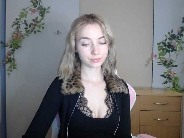 LuciaGlow — live female cam