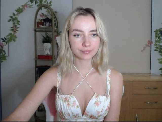 LuciaGlow live cam on BongaCams