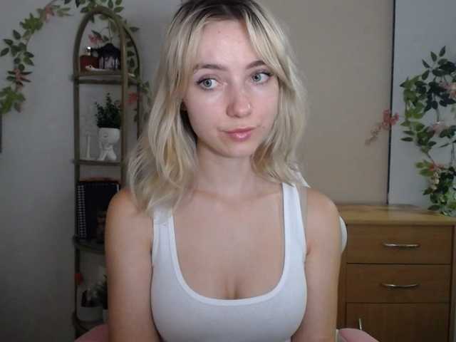 LuciaGlow live cam on BongaCams