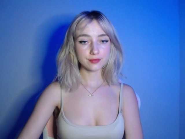 LuciaGlow live webcam show