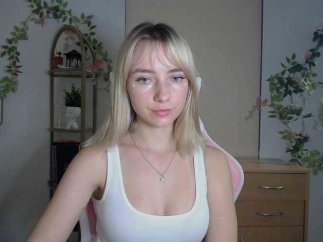LuciaGlow live cam on BongaCams