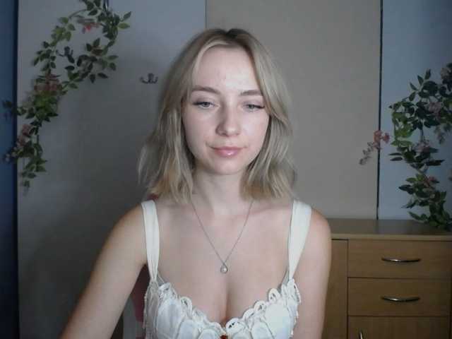 LuciaGlow live cam on BongaCams