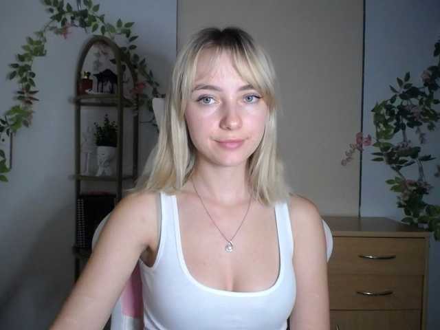 LuciaGlow live cam on BongaCams
