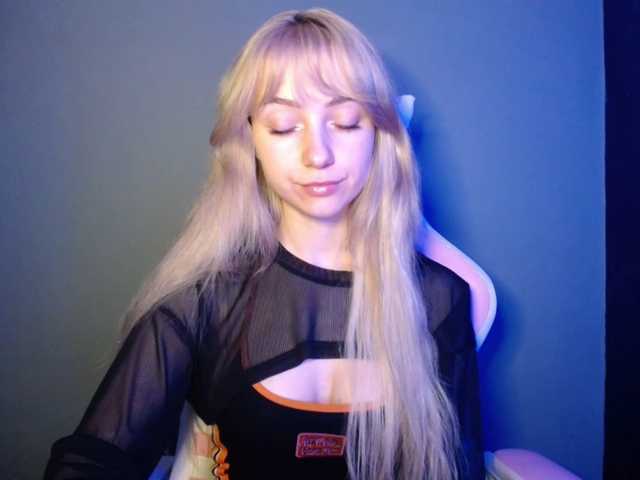 LuciaGlow's BongaCams show and profile