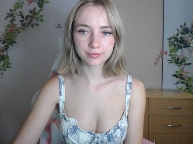 LuciaGlow live cam on BongaCams