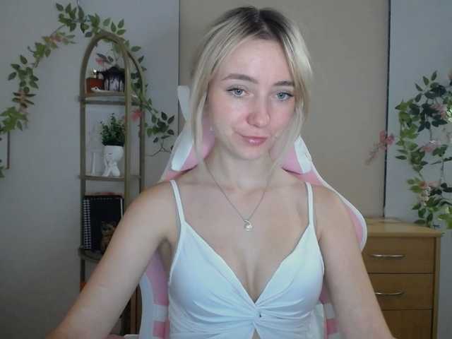LuciaGlow live cam on BongaCams