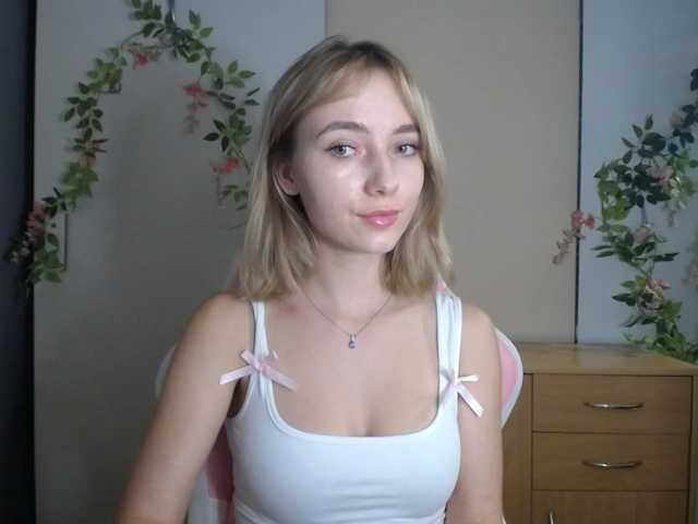 LuciaGlow live cam on BongaCams