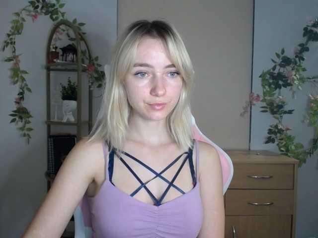 LuciaGlow live cam on BongaCams