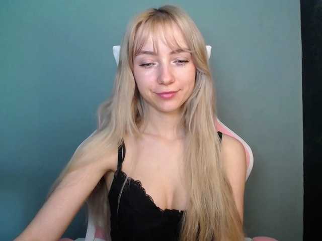 LuciaGlow's BongaCams show and profile