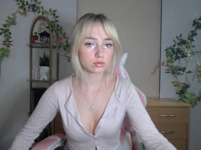 LuciaGlow live cam on BongaCams