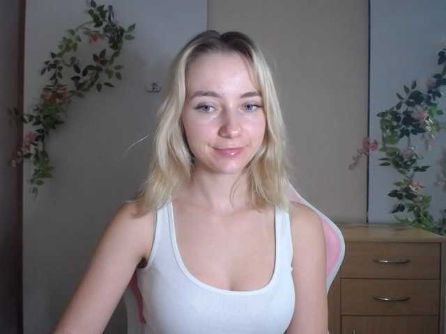 LuciaGlow live cam on BongaCams