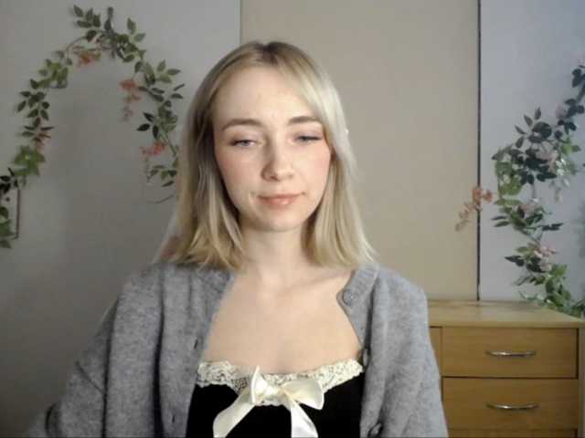 LuciaGlow live cam on BongaCams