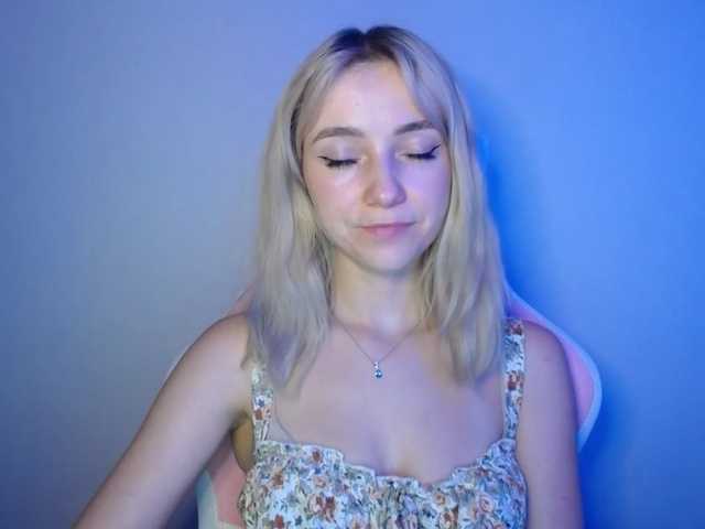LuciaGlow live cam on BongaCams