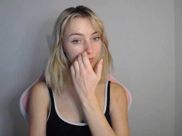 LuciaGlow live webcam show