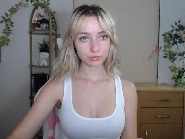 LuciaGlow live cam on BongaCams