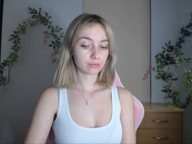 LuciaGlow live cam on BongaCams