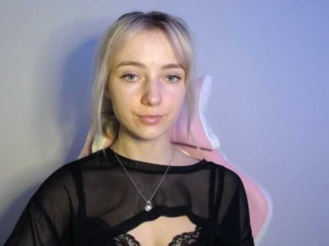 LuciaGlow live webcam show