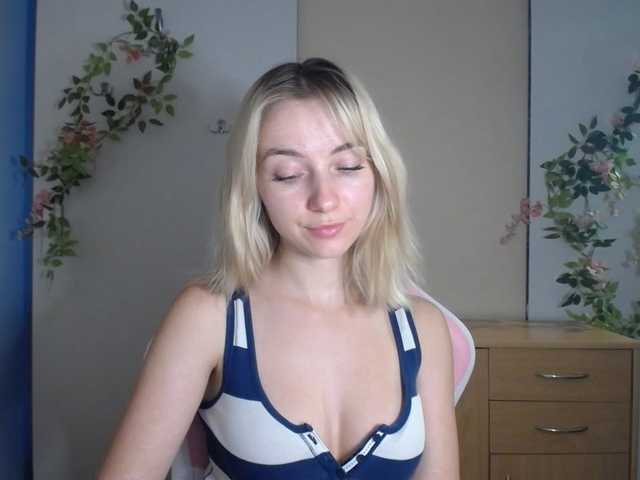 LuciaGlow live cam on BongaCams
