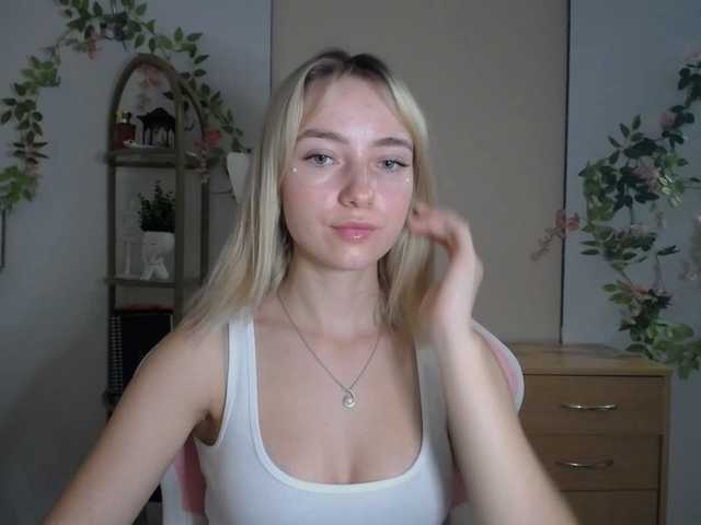 LuciaGlow live cam on BongaCams