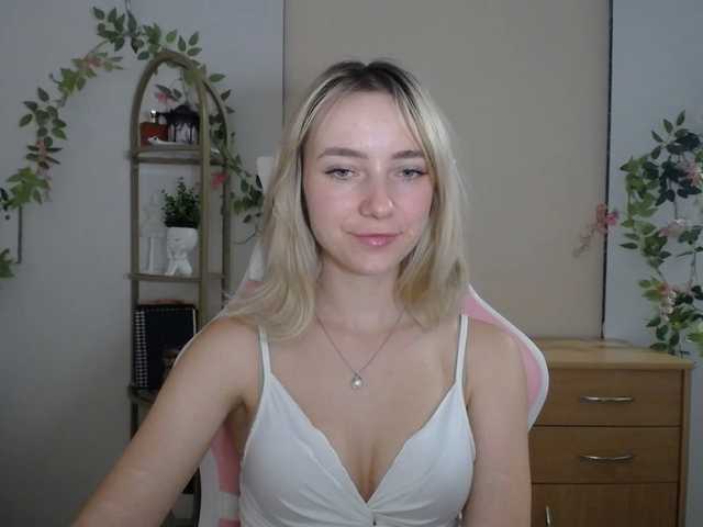 LuciaGlow live cam on BongaCams