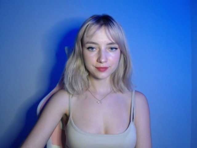LuciaGlow live webcam show