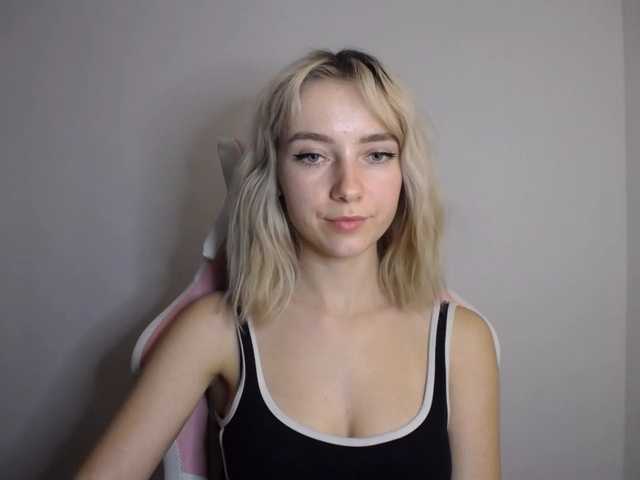 LuciaGlow live webcam show