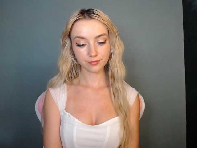 LuciaGlow live cam on BongaCams