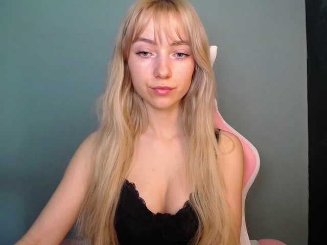 LuciaGlow's BongaCams show and profile