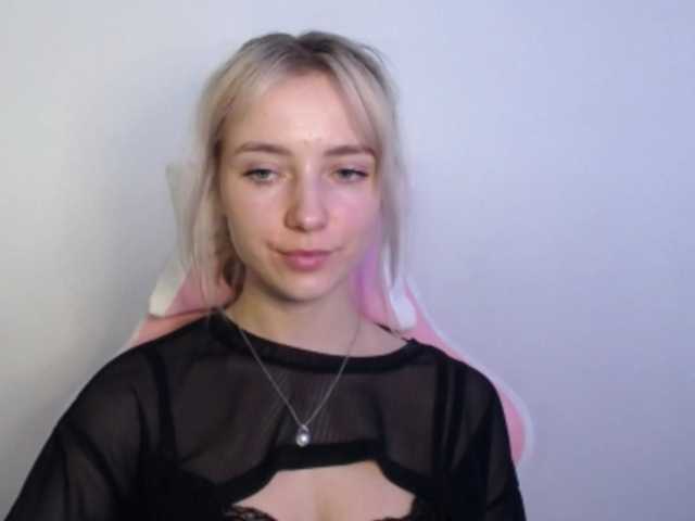 LuciaGlow live webcam show
