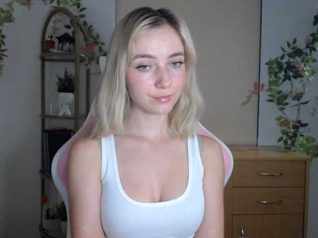 LuciaGlow live cam on BongaCams