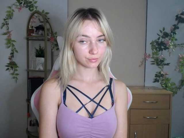 LuciaGlow live cam on BongaCams