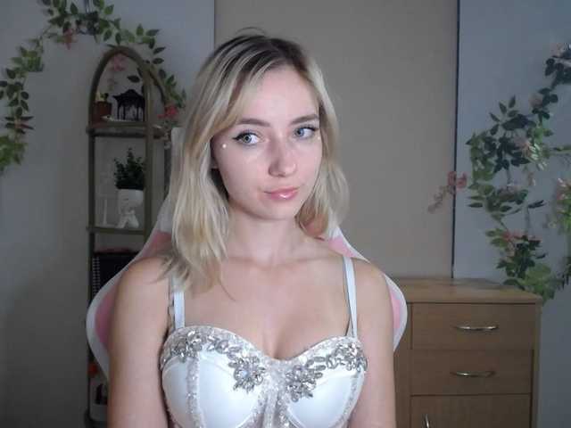 LuciaGlow live cam on BongaCams