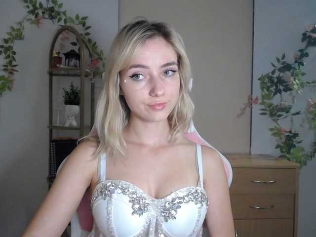 LuciaGlow live cam on BongaCams
